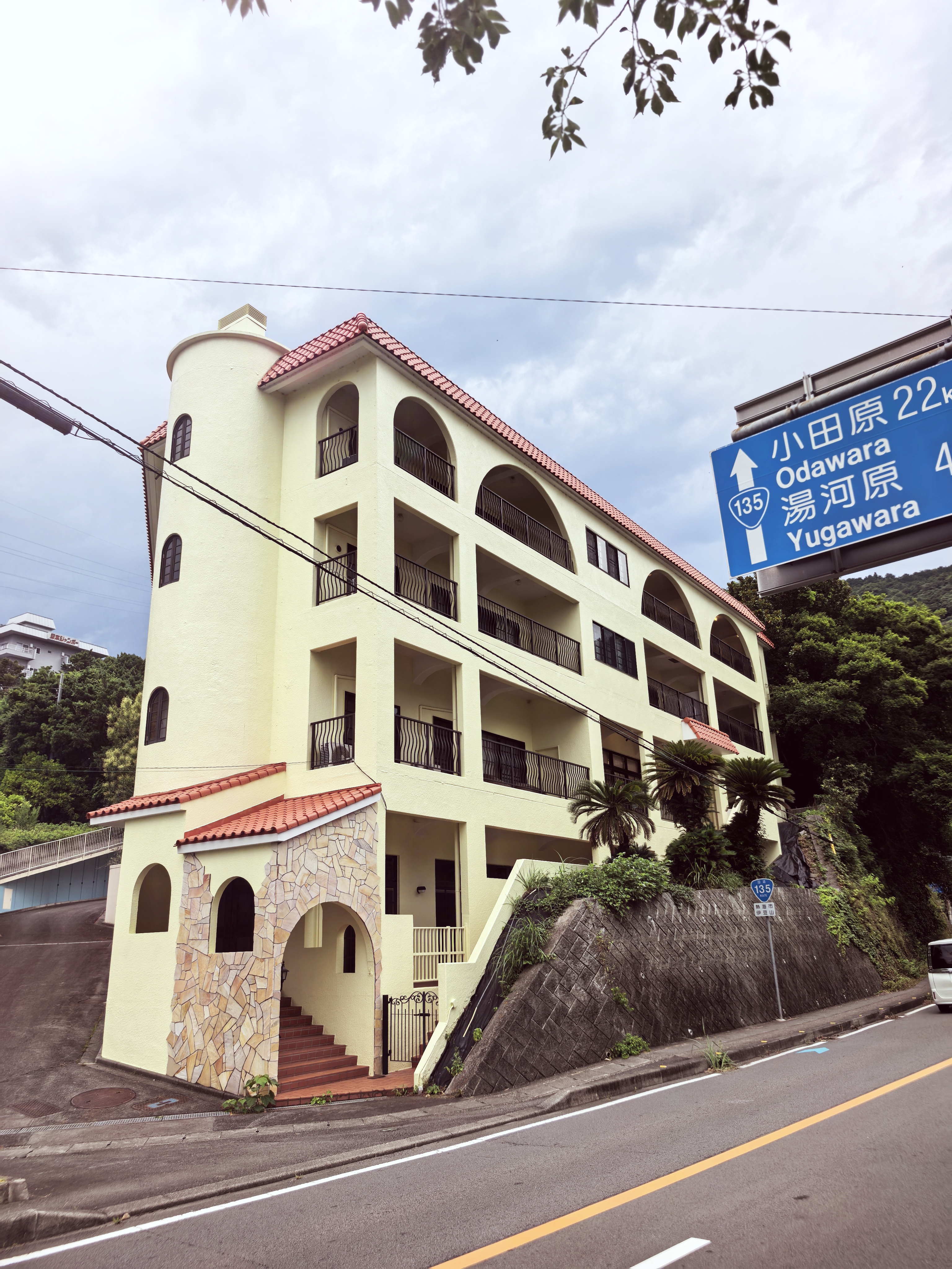 外観全景（国道135号沿い）