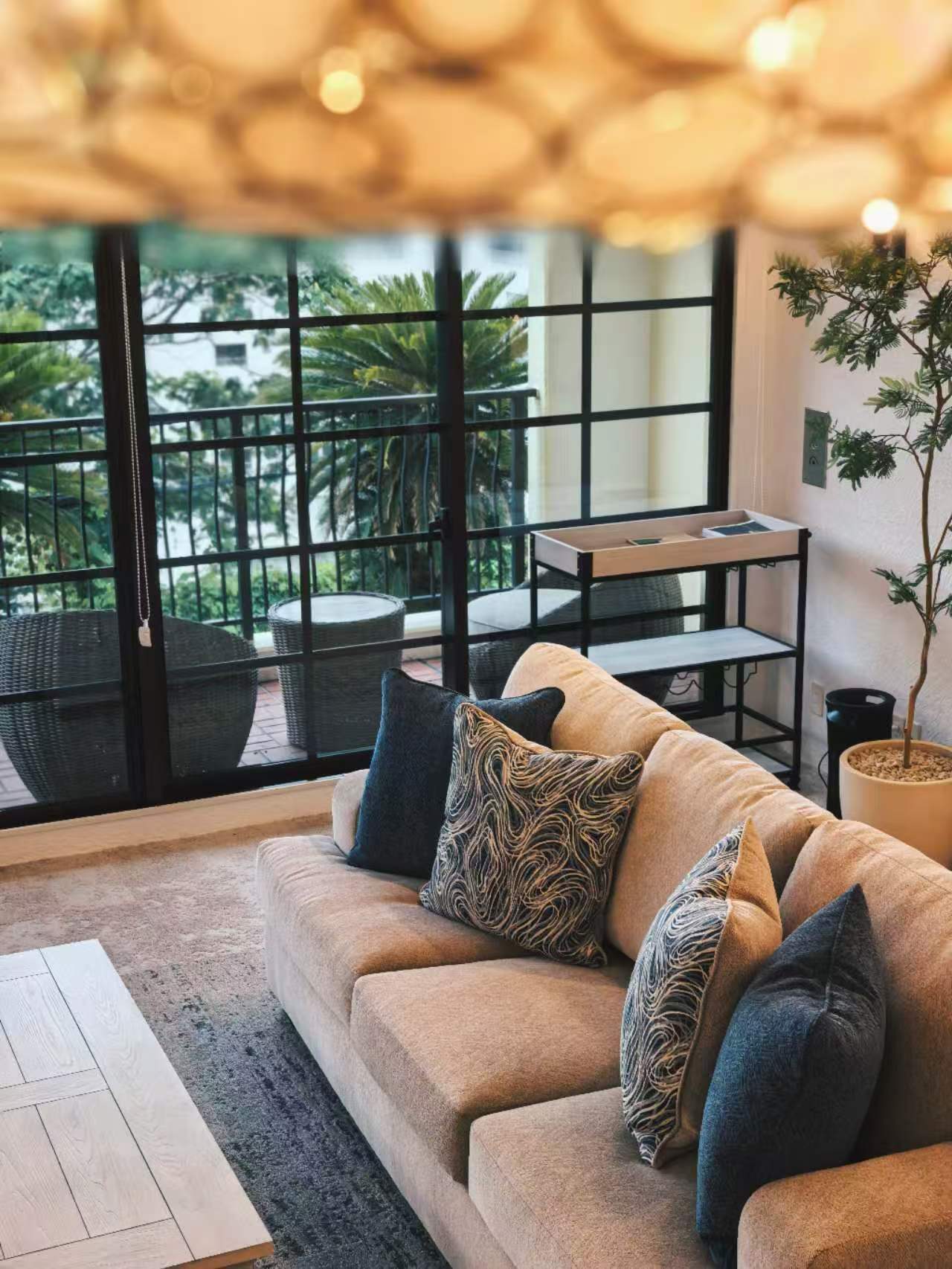 ラウンジ・バルコニー