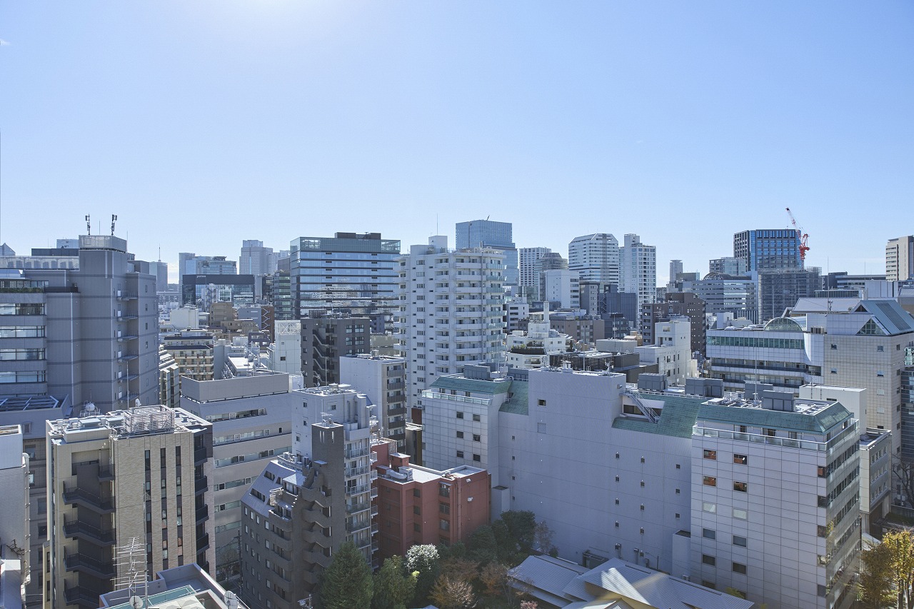 13階からの眺望 — 千代田区の青空
