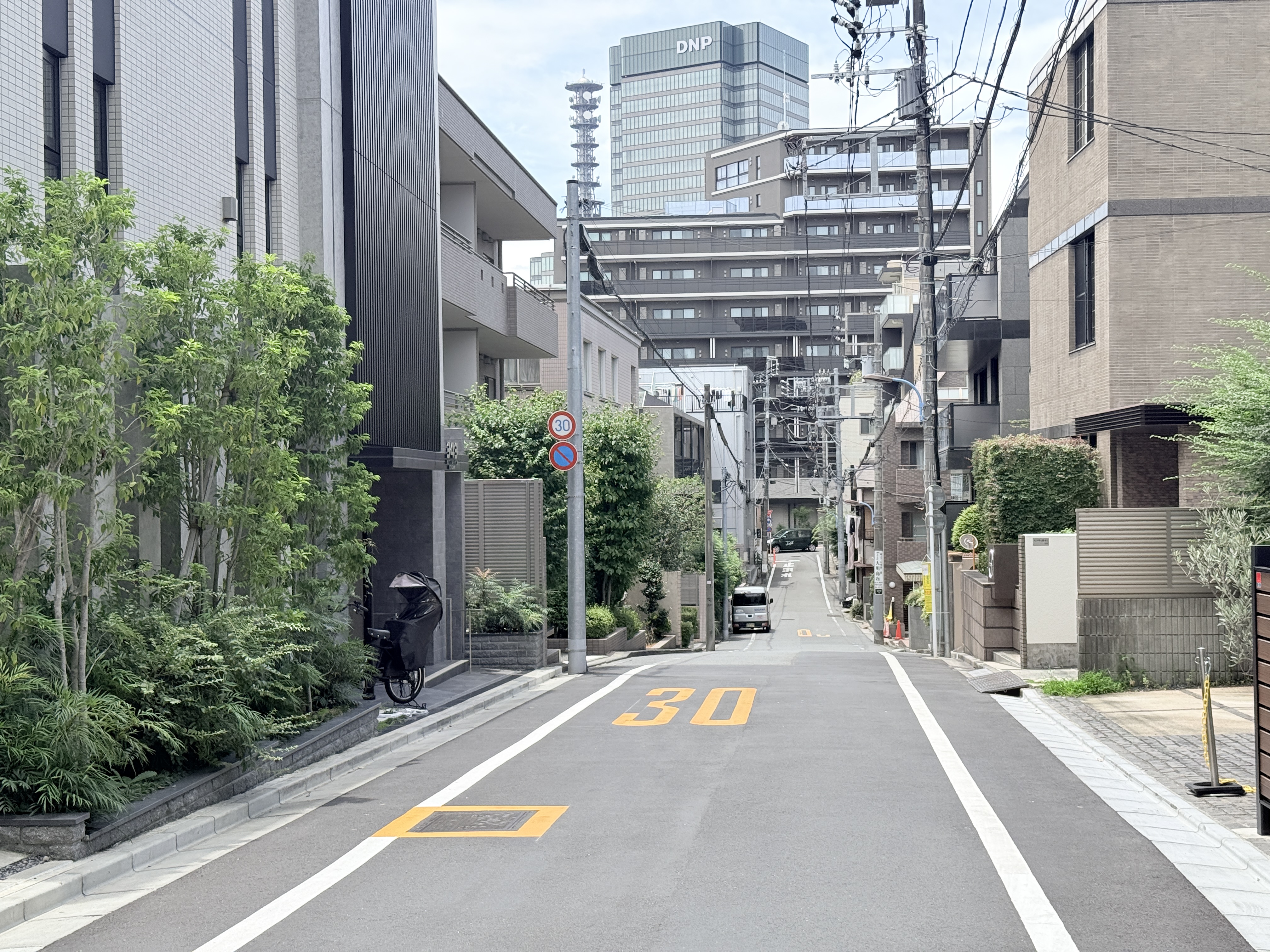 市ヶ谷 住宅地の坂道