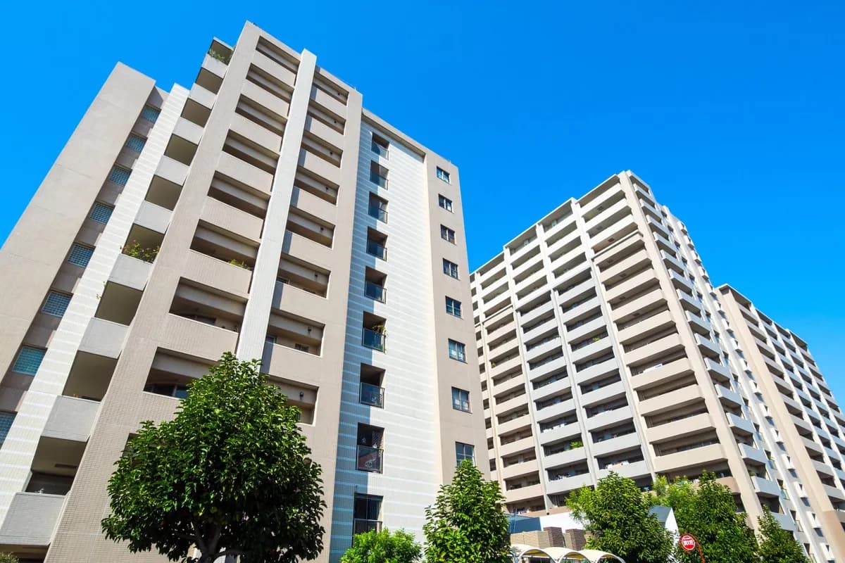 竣工したマンションの外観